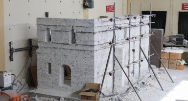 Dokuz Eylül'ün laboratuvarı riskli binaları tespit ediyor