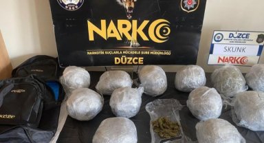 Düzce'de şüpheli araçtan 6,5 kilo uyuşturucu madde çıktı