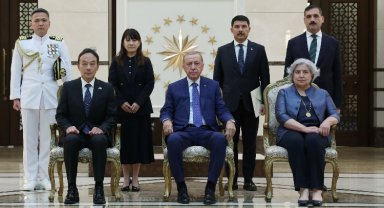 Erdoğan'a 3 büyükelçiden güven mektubu