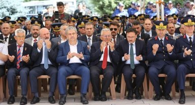 Memduh Büyükkılıç'tan şehitliğe ziyaret