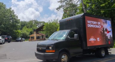 Pensilvanya'da 'İletişim'den araçlı ve uçaklı gösteriler