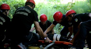 Sakarya'da afet timinden nefes kesen tatbikat