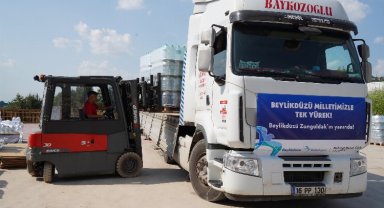 Sel mağduru Zongulduk'a Beylikdüzü'nden yardım tırı