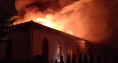 Topkapı Sarayı'nda yangın... Ağır hasar meydana geldi