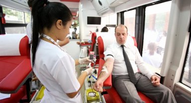 Türk Kızılayı kan bağış ekipleri 15 Temmuz'da meydanlarda