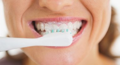 Yanlış fırçalamayın! Diş etiniz çekilmesin!