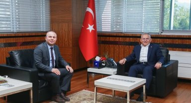Dr. Memduh Büyükkılıç'tan yeni müdüre ziyaret
