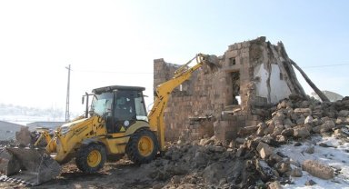 Kayseri Talas'ta metruk binalara geçit yok