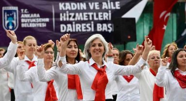 Ankaralı 100 kadınlardan zeybek gösterisi