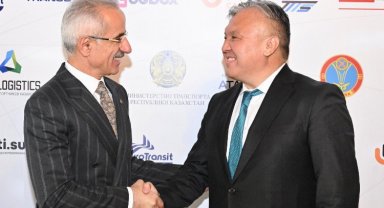 Bakan Uraloğlu Kazakistan'da