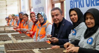 Başkan Böcek'ten personeline 100. Yıl ikramiyesi