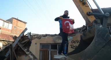 Bursa Osmangazi'deki yıkımda bayrak hassasiyeti