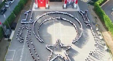 Bursa'da ortaokul öğrencilerinden 100. yıla özel koreografi