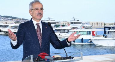İzmir Yeni Foça Yat Limanı hizmete açıldı