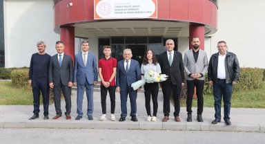 Memduh Büyükkılıç lise öğrencileriyle tecrübelerini paylaştı