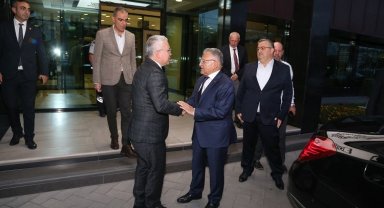 Sivas Valisi'nden Memduh Büyükkılıç'a ziyaret