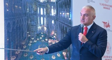 Ayasofya'da 'yeni' dönem... Yabancıya ücretli, vatandaşa bedava!