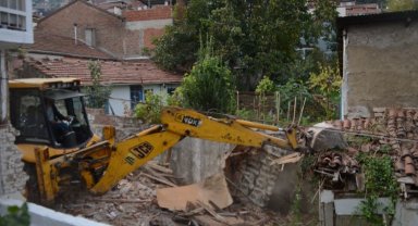 Bursa Osmangazi'de metruk binalar tek tek yıkılıyor