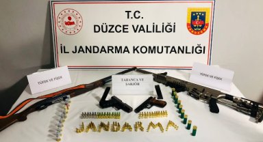 Düzce'de ruhsatız tüfek ve tabancalar ele geçirildi