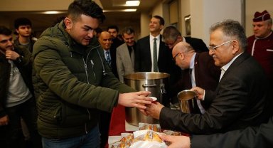 Kayseri Büyükşehir'den gençlere 1 milyon çorba