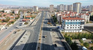 Kayseri Kocasinan asfaltta gece gündüz mesaiyle rekor kırdı
