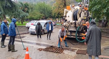 Manisa'da MASKİ ekipleri sağanağa karşı sahada