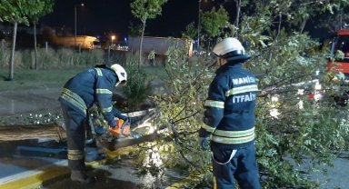 MASKİ ekipleri fırtına ve yağış mesaisinde