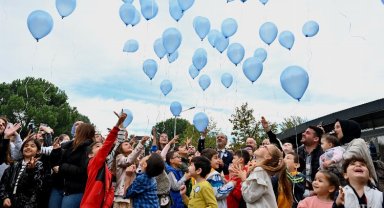 Mavi balonlar Bursa'dan gökyüzüne bırakıldı