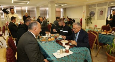 Memduh Büyükkılıç ekip arkadaşlarıyla öğle yemeği yedi