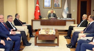 Tahir Büyükakın'dan öğretmenlere övgü