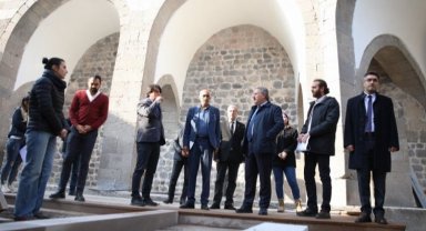 Köşk Medrese gün sayıyor