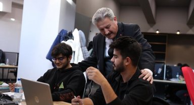 Mustafa Palancıoğlu kütüphanede gençlerle buluştu