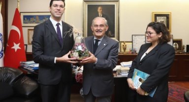 Yılmaz Büyükerşen'i duygulandıran ziyaret