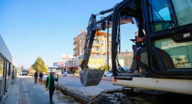 Antalya Büyükşehir Varsak'ta içme suyu hattını yeniliyor
