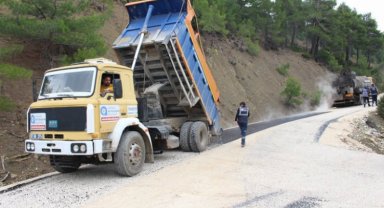 Antalya'da Burmahan-Beşkonak yoluna asfalt