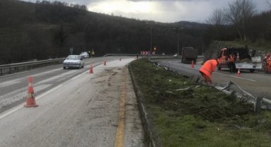 Düzce'de lastiği patlayan tır karşı şeride geçti