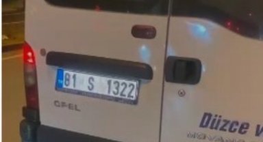 Düzce'de sahte plakalı servis aracı denetimde yakalandı