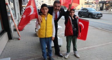 Gürsu'da renkli anlara yol açan bayrak sevdası