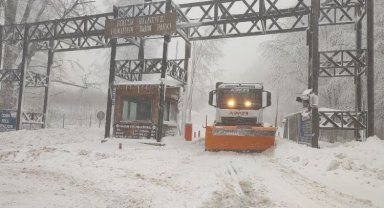 Kocaeli'de kar mesaisi sürüyor