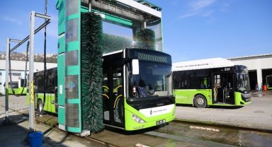 Kocaeli'de otobüsler gri suyla yıkanıyor