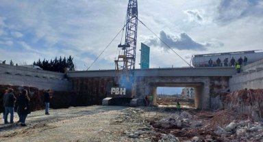 TEM üzerindeki köprünün kiriş montajı başladı
