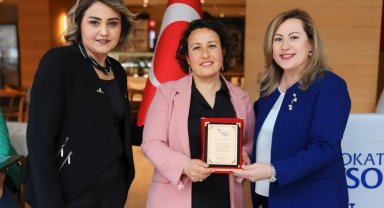 Tokat'ta kadınların başarı öyküleri plaket aldı