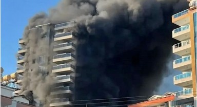Alanya'da Otel İnşaatında Yangın: 4 İşçi Mahsur Kaldı