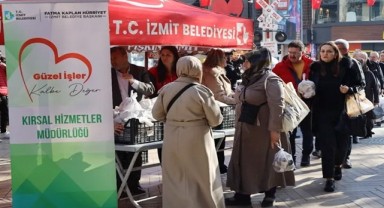 İzmit Belediyesi, Ürettiği İstiridye Mantarlarını Vatandaşlara Ücretsiz Dağıtıyor
