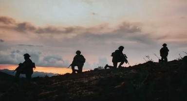 Kaçan 2 PKK'lı Terörist Sınırda Teslim Oldu