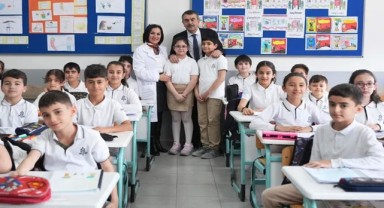 Bakan Tekin, Bursa’daki Öğrencinin Seçim Vaadini Yerine Getirdi