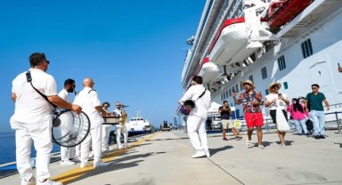 Aroya Kruvaziyeri İlk Kez Bodrum’a Demir Attı