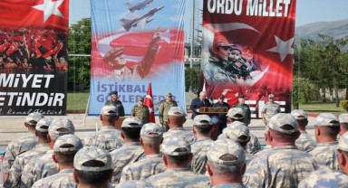 Bakan Güler’den Mehmetçiklere Bayram Ziyareti