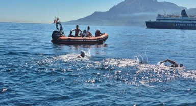 İzmirli Tuna, Cebelitarık Boğazı’nı Geçen İlk Otizmli Yüzücü