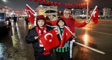 Kocaeli kırmızı beyaza büründü: Milli coşku zirvede